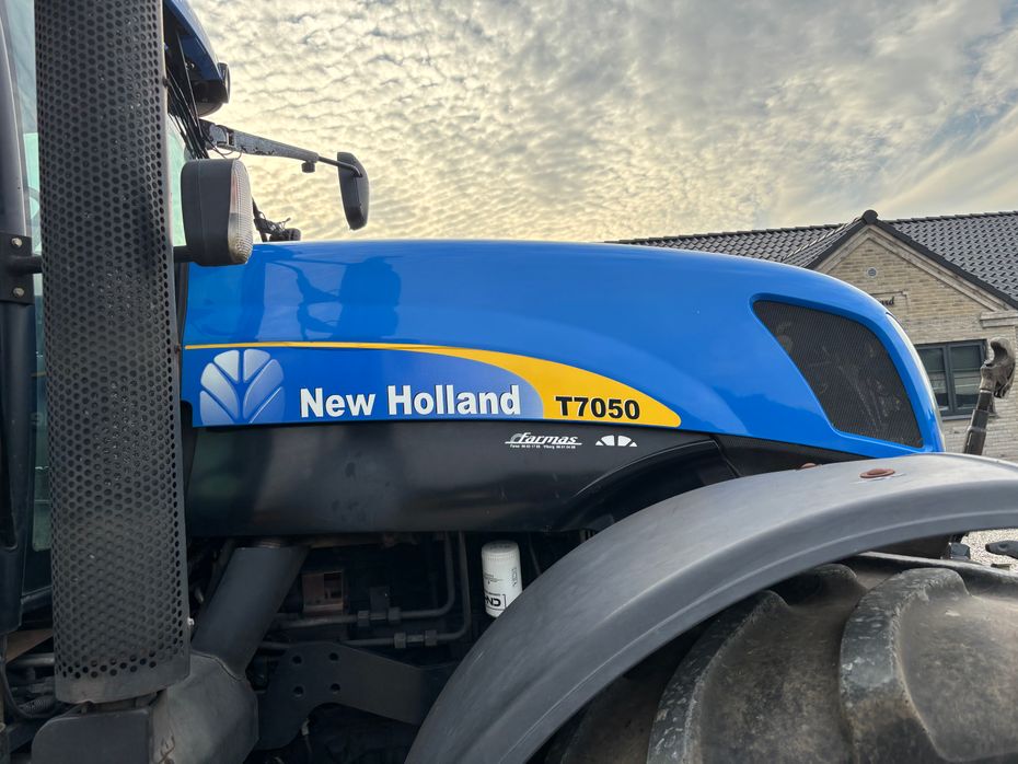 New Holland T7050 PC  Affjedret foraksel   19.gear Med trimble GPS - Traktorer - Traktorer 4 wd - 4