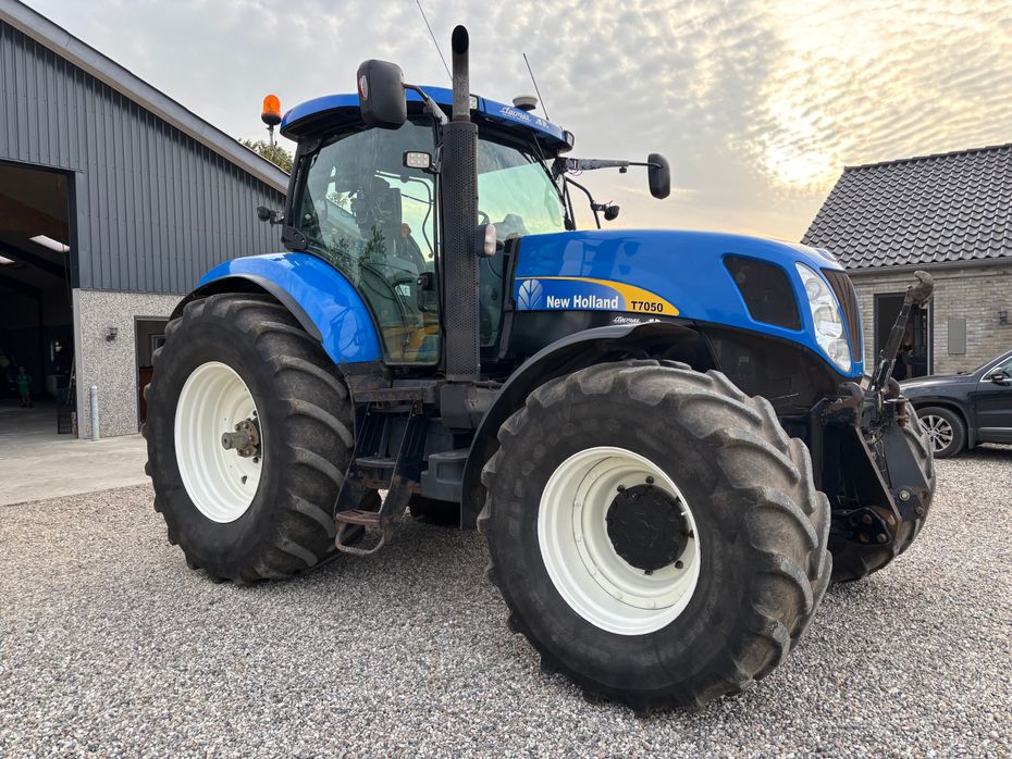 New Holland T7050 PC  Affjedret foraksel   19.gear Med trimble GPS - Traktorer - Traktorer 4 wd - 3