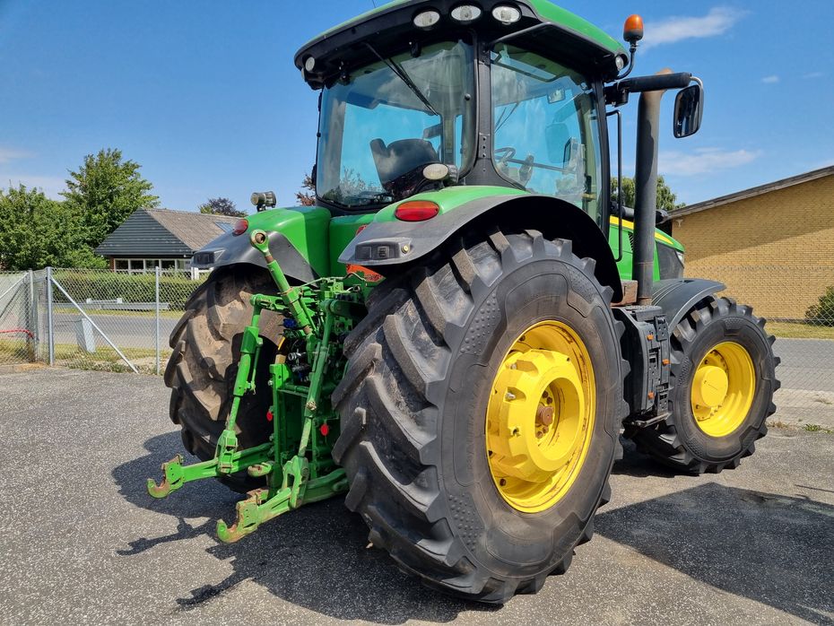 John Deere 7230R - Traktorer - Traktorer 4 wd - 17
