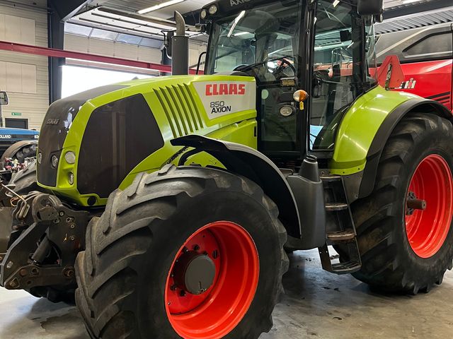 CLAAS AXION 850