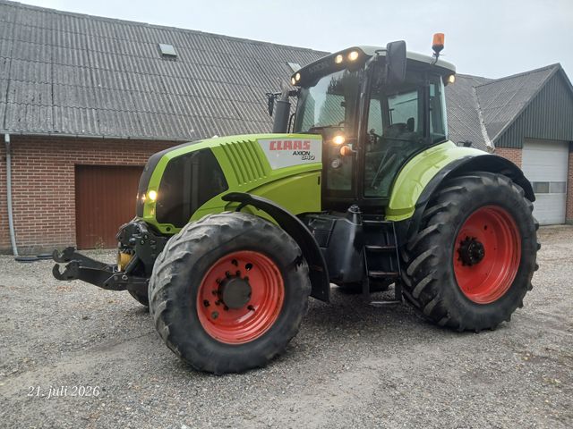 CLAAS AXION 840 C-Matic med frontlift og front pto.