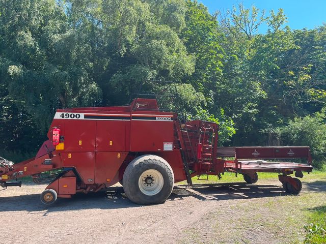 Hesston 4900