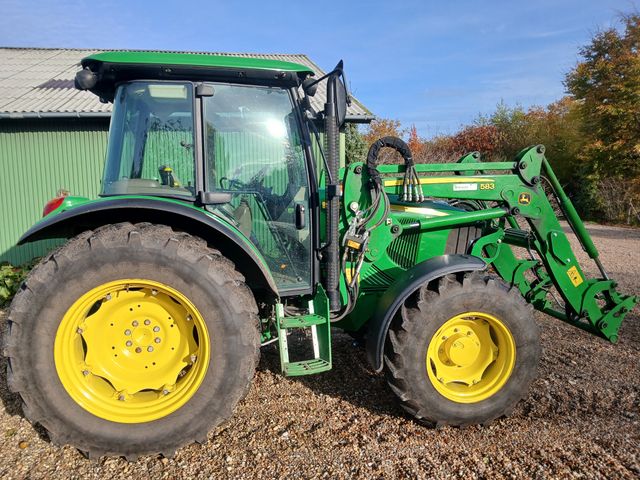 John Deere 5070M