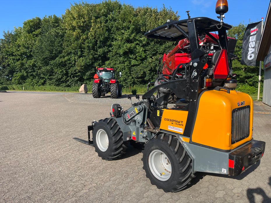 Giant D332SWT X-tra, Minilæsser. - Læssemaskiner - Minilæssere - 2