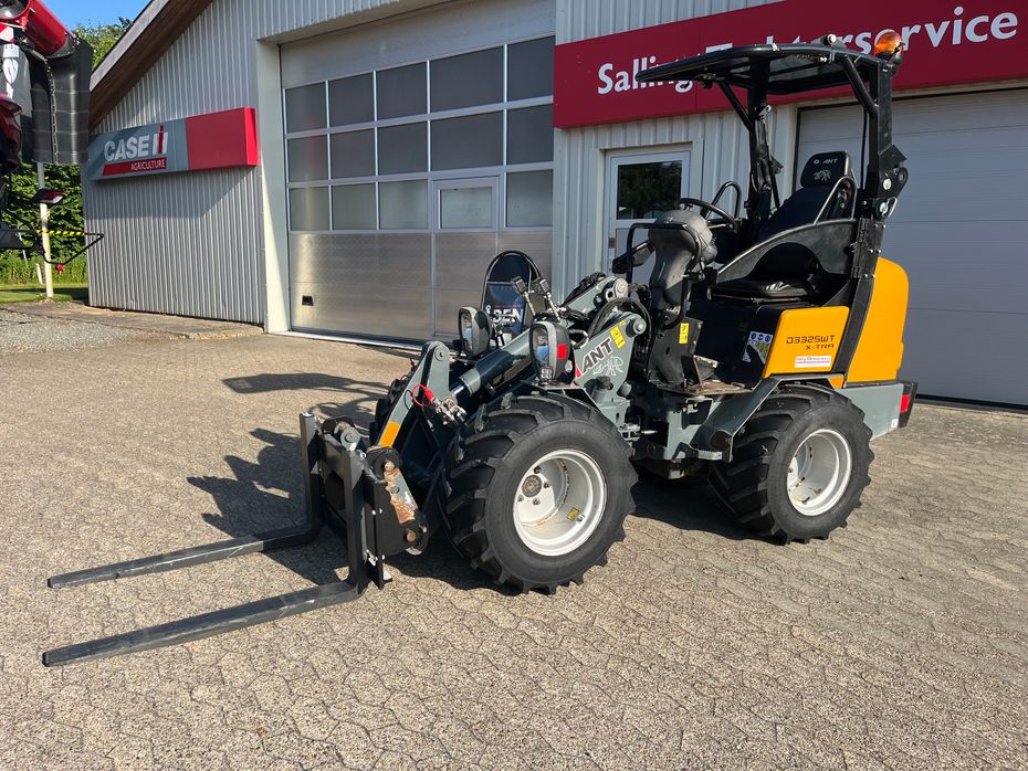 Giant D332SWT X-tra, Minilæsser. - Læssemaskiner - Minilæssere - 1