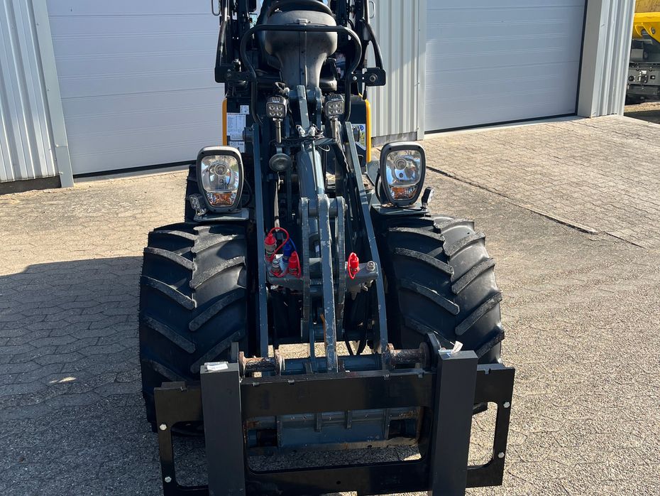 Giant D332SWT X-tra, Minilæsser. - Læssemaskiner - Minilæssere - 5