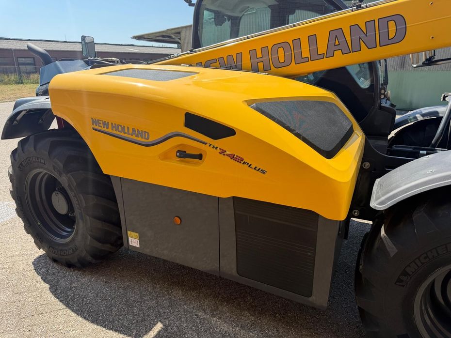 New Holland TH7.42 Plus Den nye model NewHolland TH 7.42 PLUS 133hk med masser af udstyr og 6F-3R PowerShift transmissioner - Læssemaskiner - Teleskoplæssere - 8