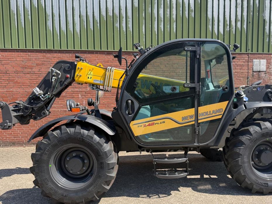 New Holland TH7.42 Plus Den nye model NewHolland TH 7.42 PLUS 133hk med masser af udstyr og 6F-3R PowerShift transmissioner - Læssemaskiner - Teleskoplæssere - 3