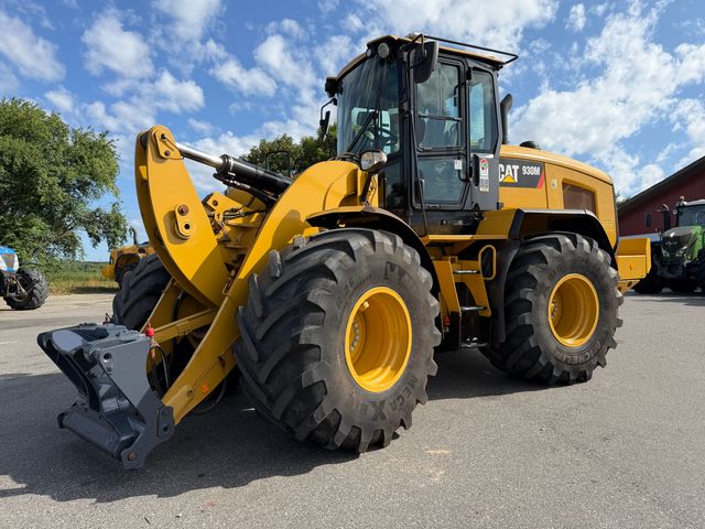 CAT 930M