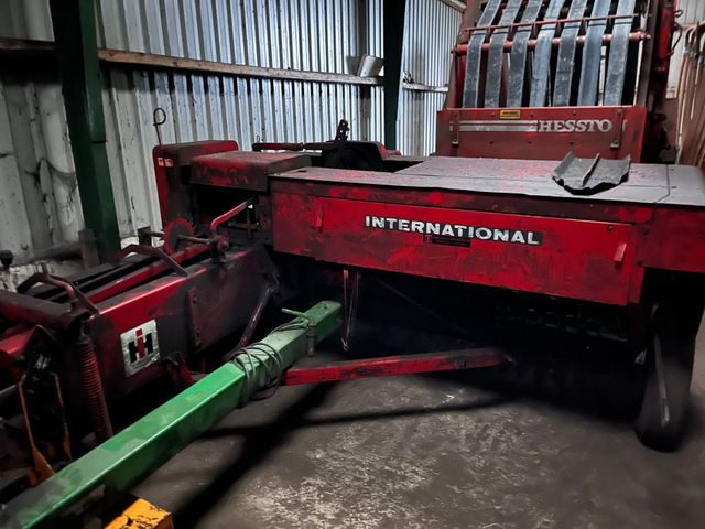 International IH Halmpresser