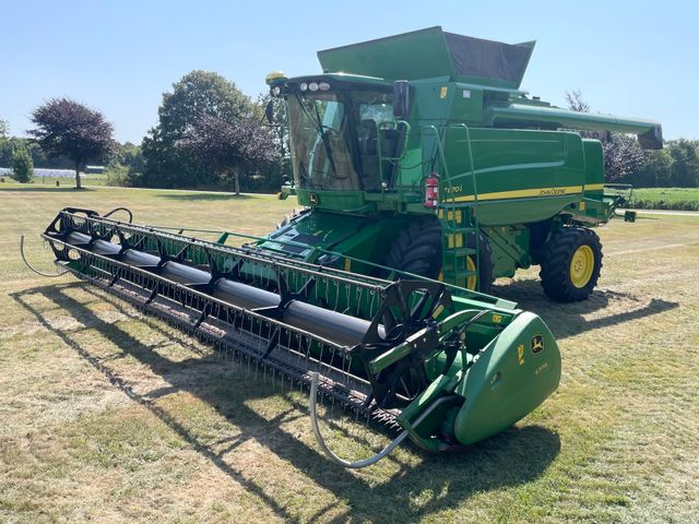 John Deere T670I