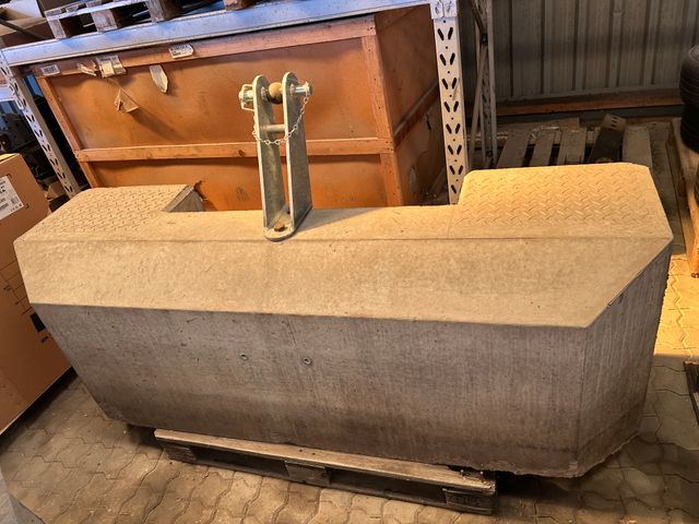 INBY Agro 2200 kg.  frontklods