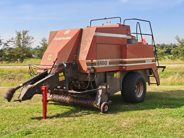 Hesston 4860
