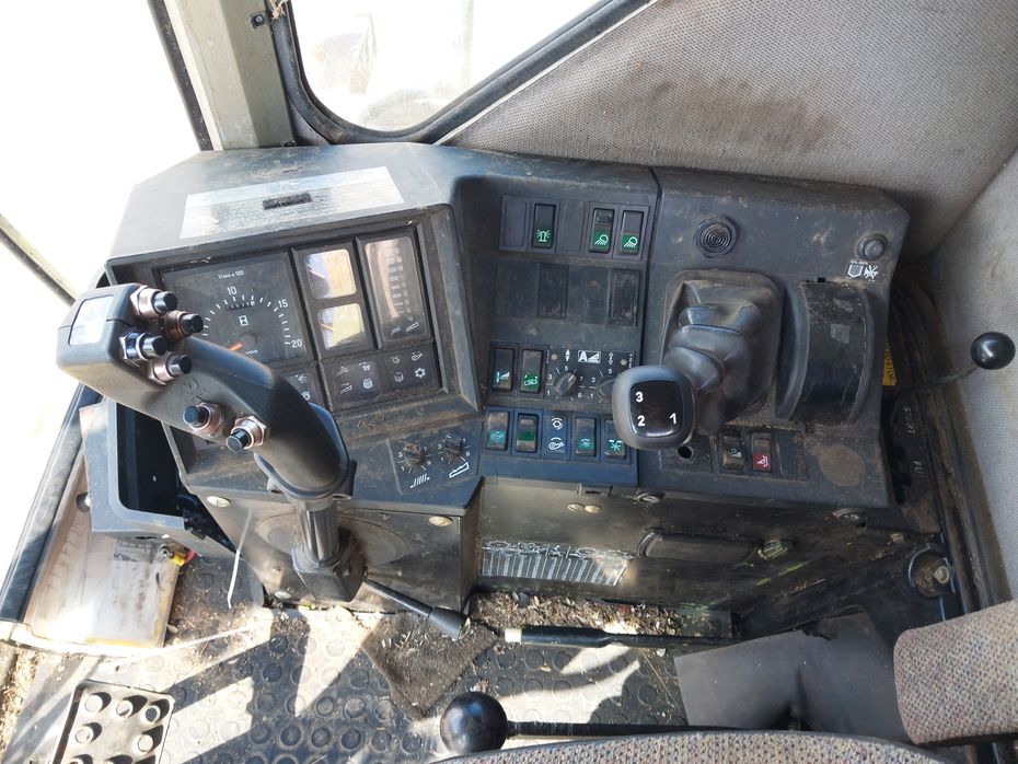 CLAAS Mega Dominator 218 - Høstmaskiner - Mejetærskere - 9