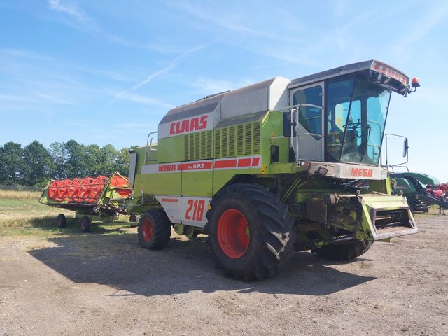 CLAAS Mega Dominator 218