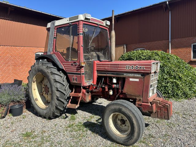 Case IH 844 XL