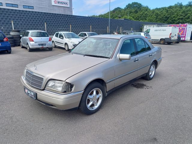 Mercedes-Benz C180