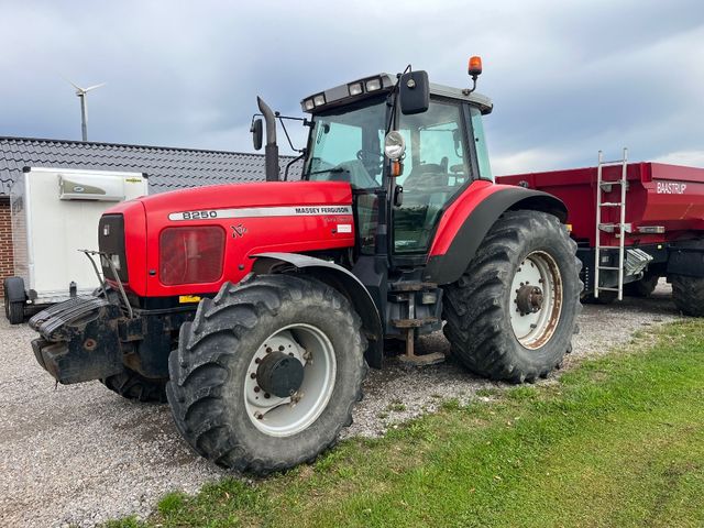 Massey Ferguson Xtra 8250