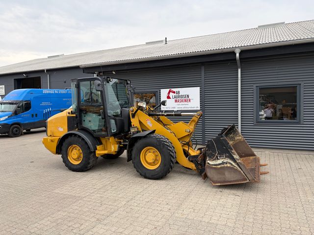 CAT 906M