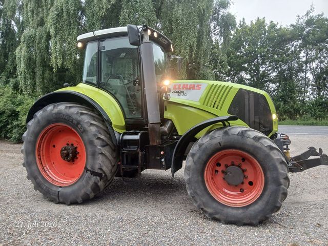 CLAAS AXION 840 C-Matic med frontlift og front pto.