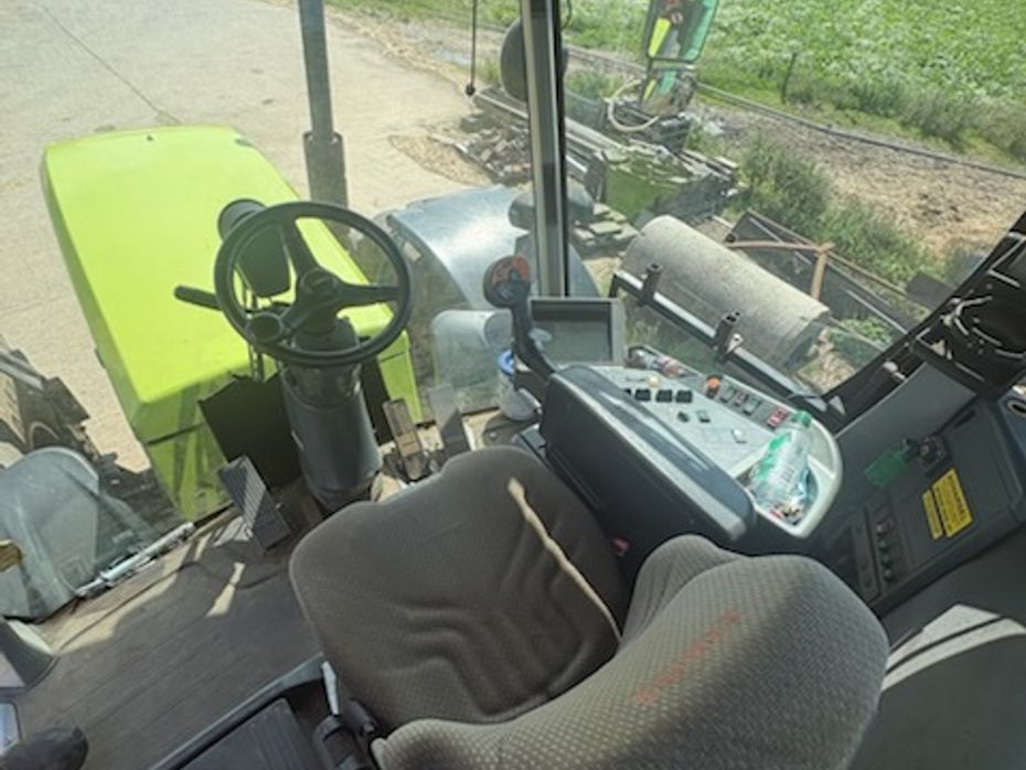 CLAAS XERION 3300 3300 - Traktorer - Traktorer 4 wd - 5