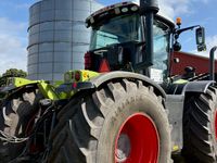 CLAAS XERION 3300 3300 - Traktorer - Traktorer 4 wd - 3