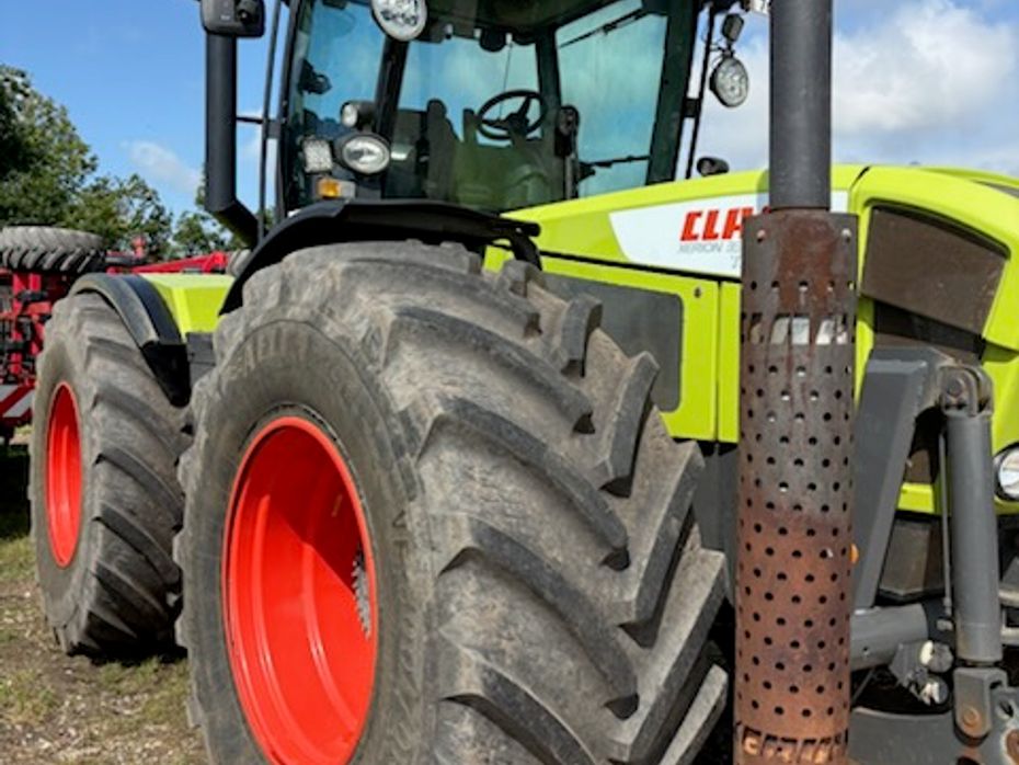 CLAAS XERION 3300 3300 - Traktorer - Traktorer 4 wd - 1