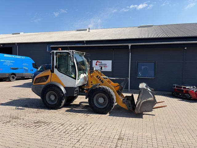 Liebherr L506 compact