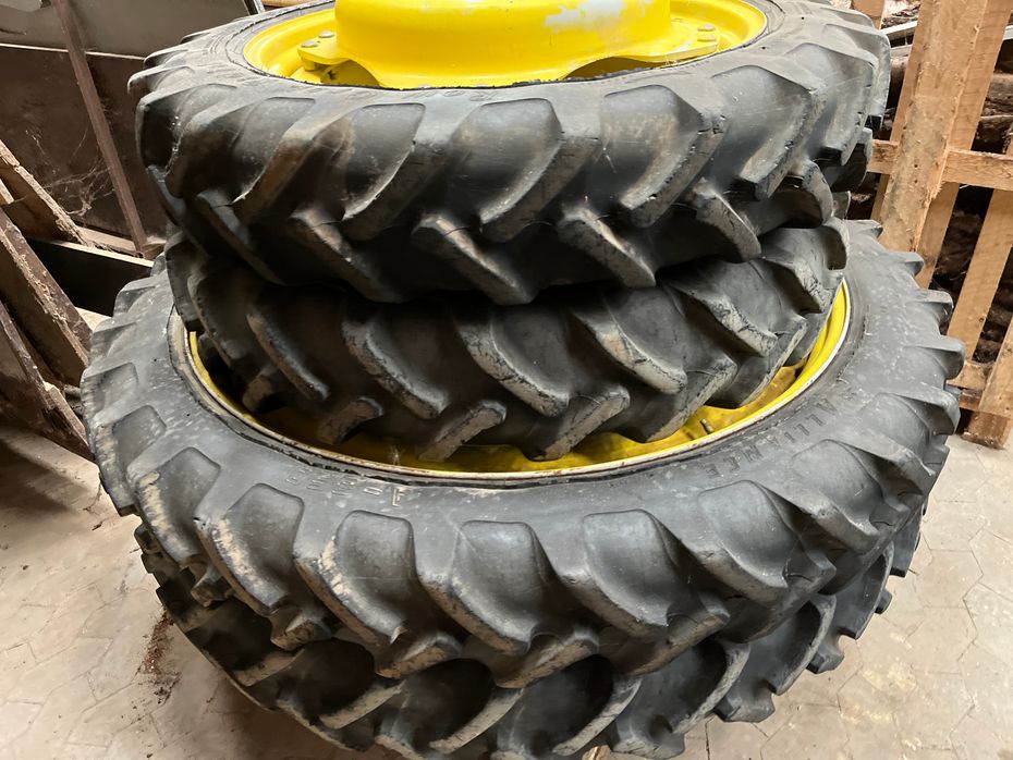 John Deere 5100 R 4wd m. komplet nyere hjul pakke Sprøjte & Tvilling - Traktorer - Traktorer 4 wd - 6