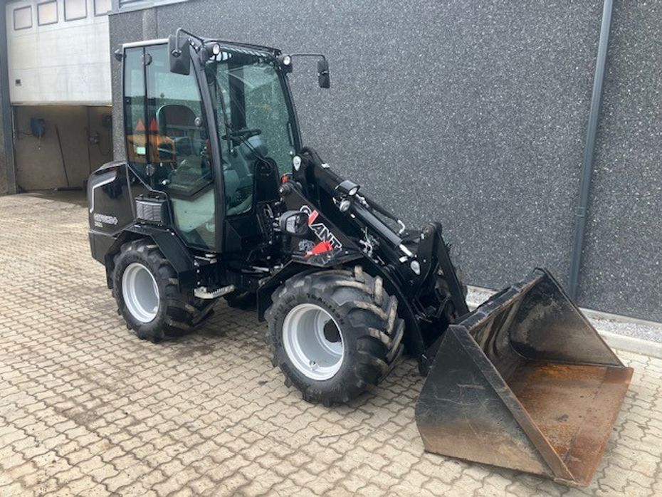 Giant G2700 X-TRA HD PLUS black edition - Læssemaskiner - Minilæssere - 2