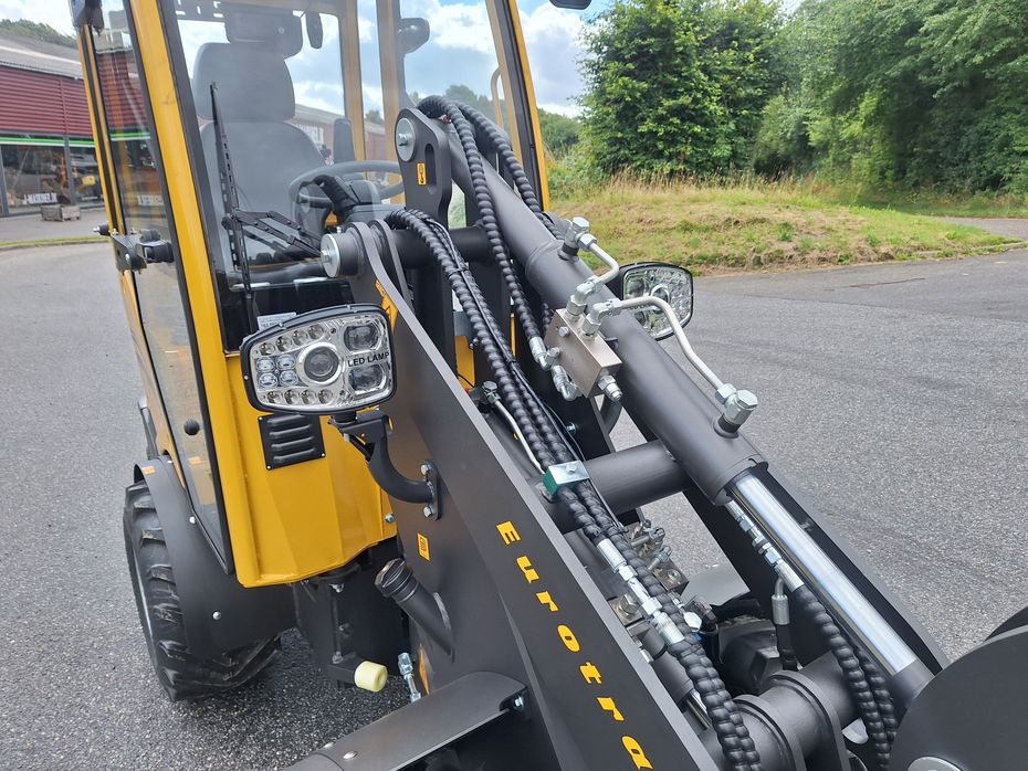 Eurotrac W11 mellem arm  førehus - Læssemaskiner - Minilæssere - 14