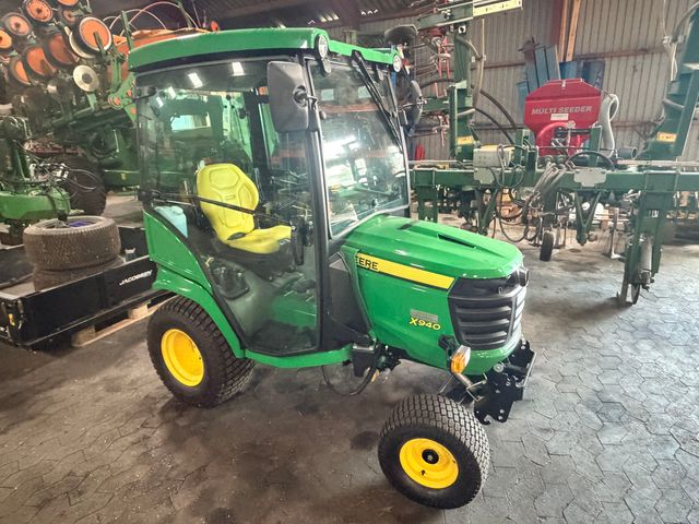 John Deere X940