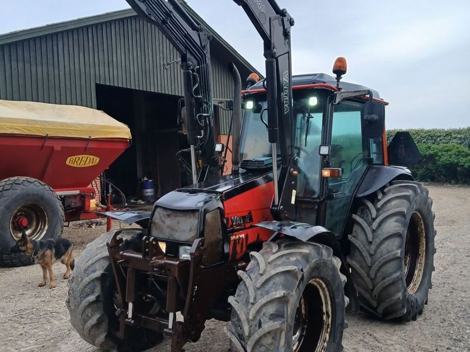 Valtra A95 4 WD med frontlæsser og frontlift - Traktorer - Traktorer 4 wd - 2