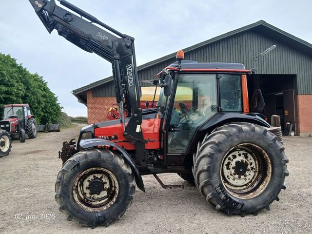 Valtra A95 4 WD med frontlæsser og frontlift