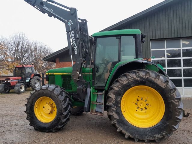 John Deere 6910 PowerQuad  TLS med ÅLØ 980 frontlæsser og trykluftbremser