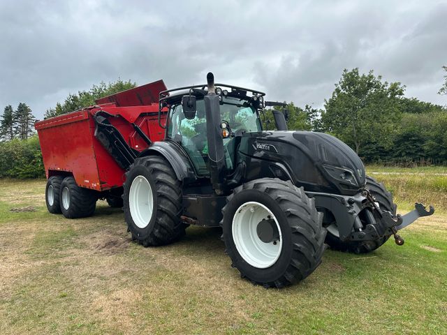 Valtra T214