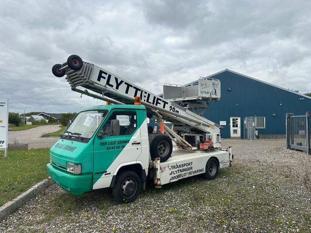Nissan Med 29 meter flytte lift