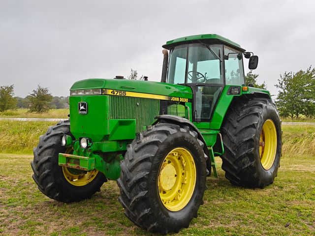 John Deere 4755