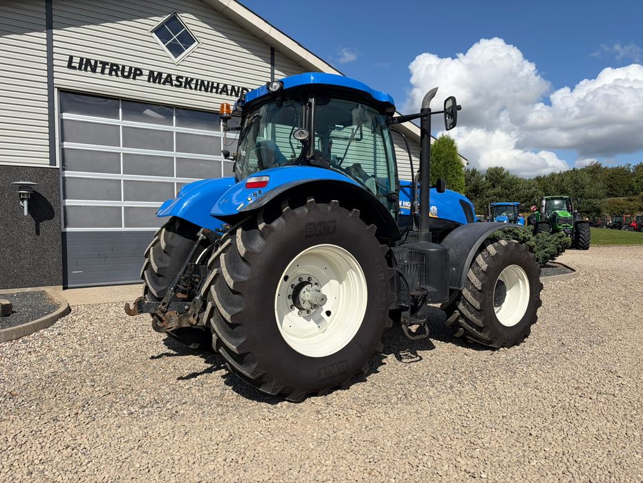 New Holland T7.250 Med frontlift. Pæn og velholdt traktor - Traktorer - Traktorer 4 wd - 14
