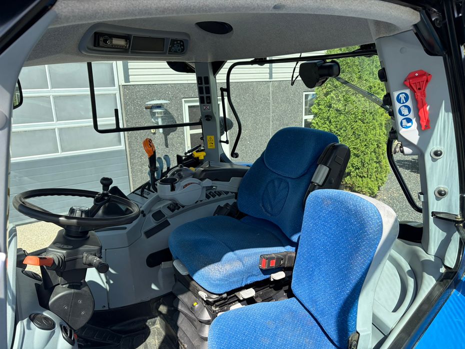 New Holland T7.250 Med frontlift. Pæn og velholdt traktor - Traktorer - Traktorer 4 wd - 9