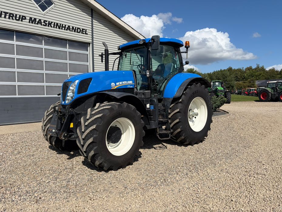 New Holland T7.250 Med frontlift. Pæn og velholdt traktor - Traktorer - Traktorer 4 wd - 4