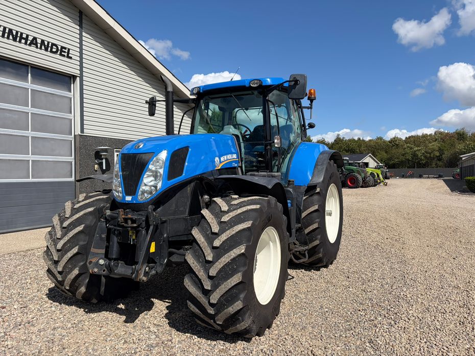 New Holland T7.250 Med frontlift. Pæn og velholdt traktor - Traktorer - Traktorer 4 wd - 5