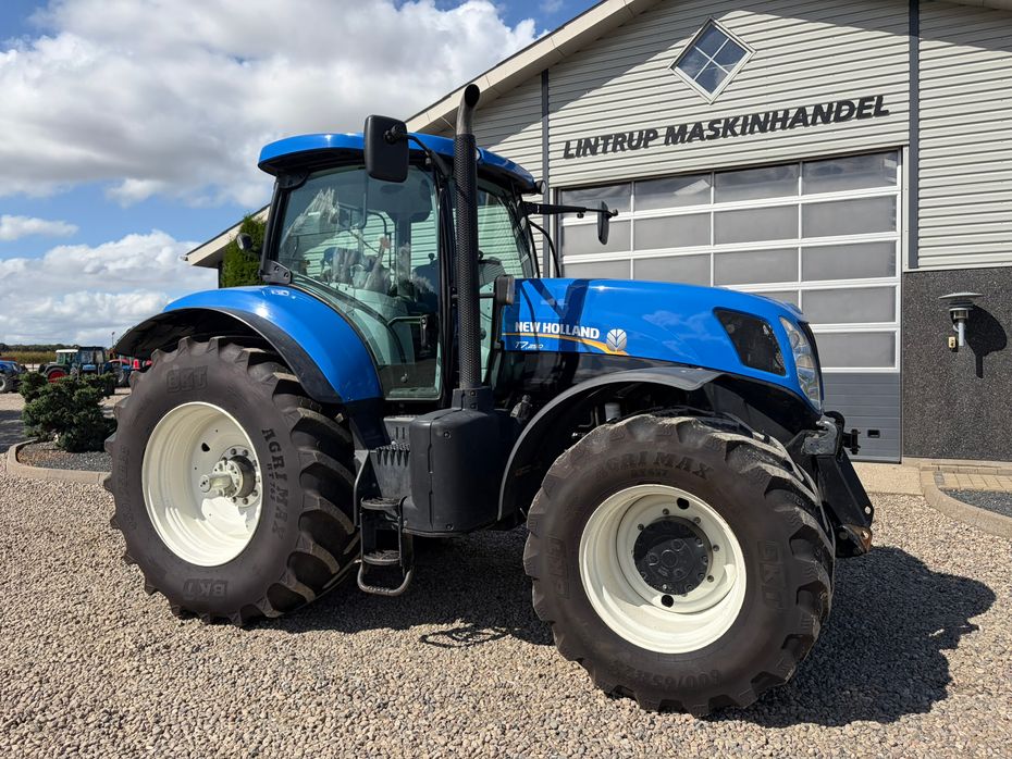 New Holland T7.250 Med frontlift. Pæn og velholdt traktor - Traktorer - Traktorer 4 wd - 17