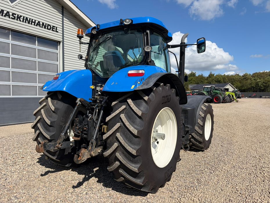 New Holland T7.250 Med frontlift. Pæn og velholdt traktor - Traktorer - Traktorer 4 wd - 15