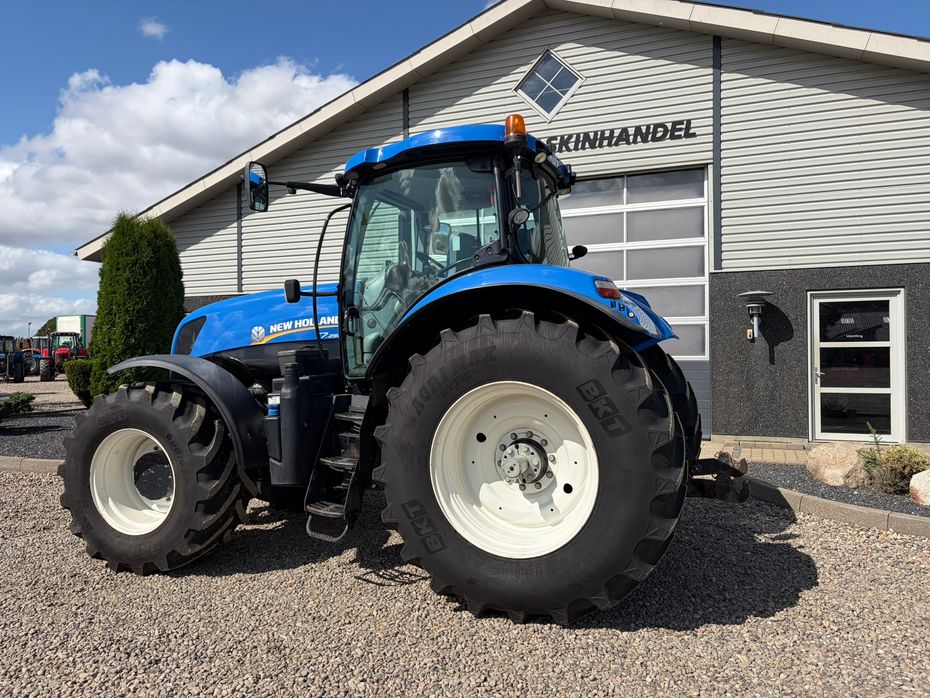 New Holland T7.250 Med frontlift. Pæn og velholdt traktor - Traktorer - Traktorer 4 wd - 6
