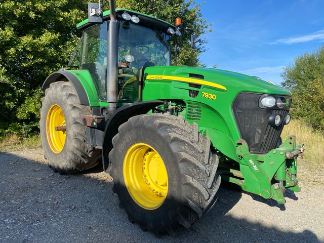 John Deere 7930 Premium TLS.