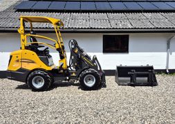 Eurotrac W11L Kubota diesel 1200 kg lfteevne med skovl og pallegafler