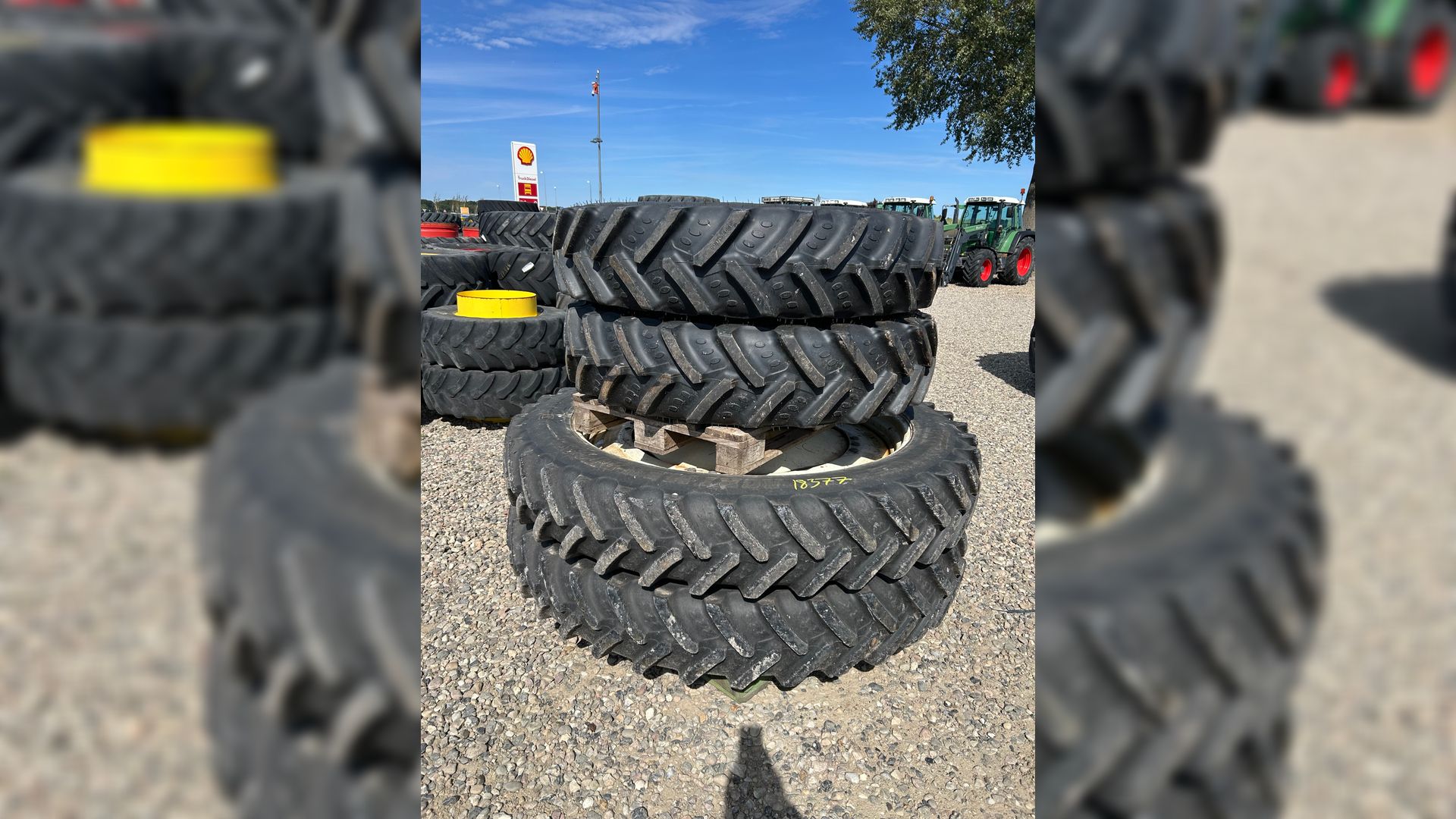 BKT 320/90R54 + 320/85R38 - stilbare fælge 8/10+10