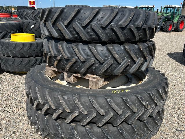 BKT 320/90R54 + 320/85R38 - stilbare fælge 8/10+10 