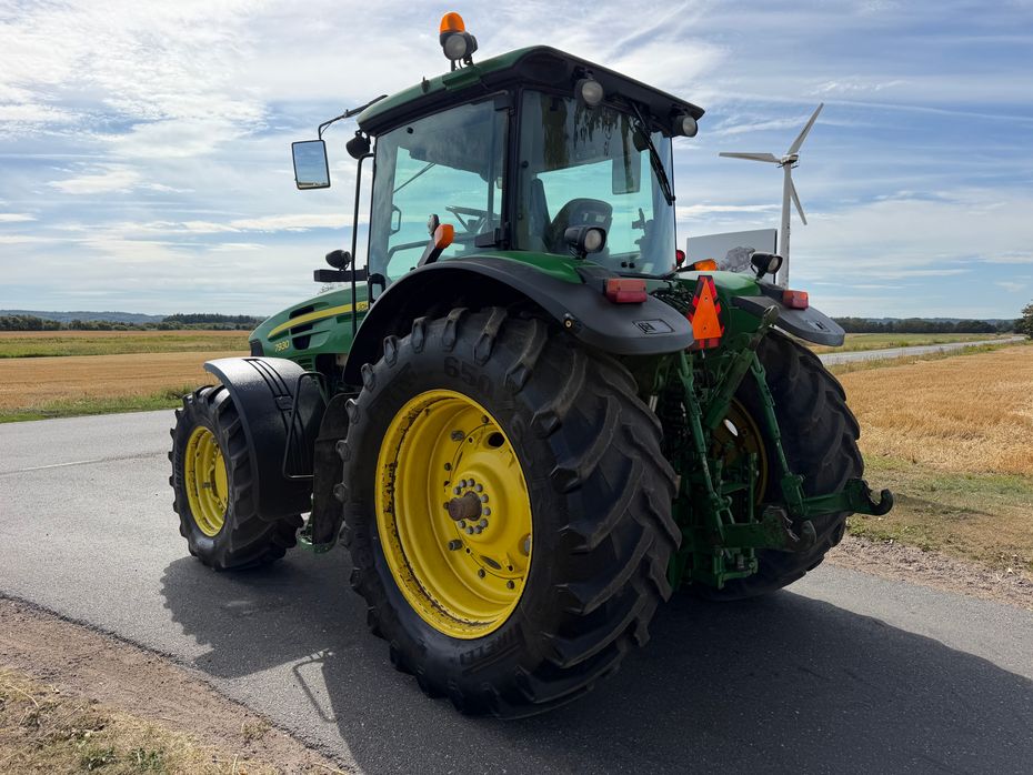 John Deere 7930 M. Frontlift, TLS affjedret foraksel, Front PTO og Autotrac Ready - Traktorer - Traktorer 4 wd - 7